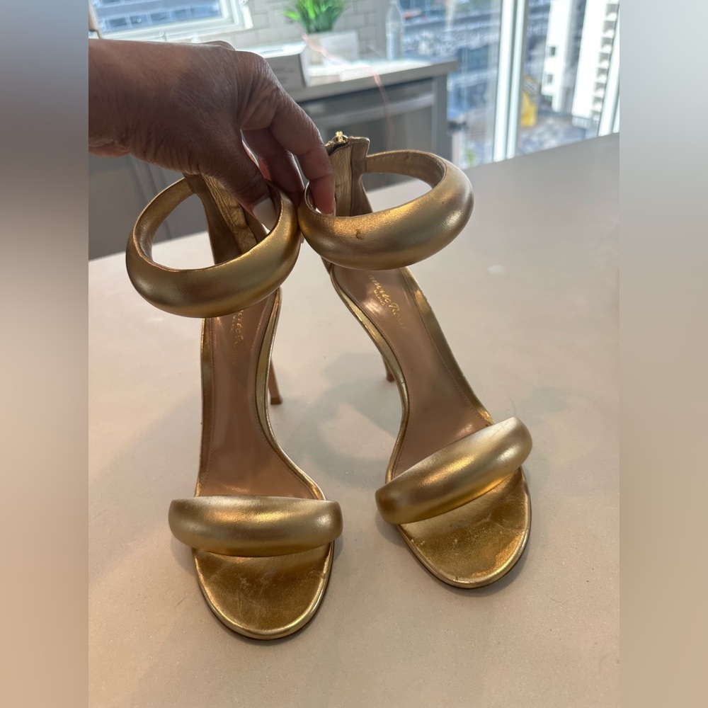 Beautiful sexy Gianvito Rossi size 38